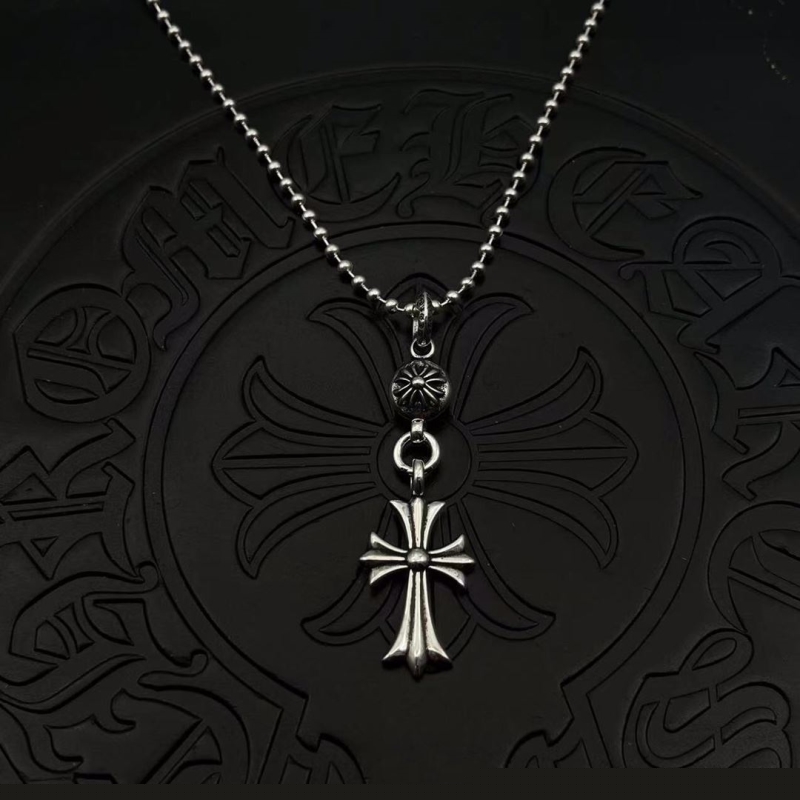 Ch**me He**ts necklaces